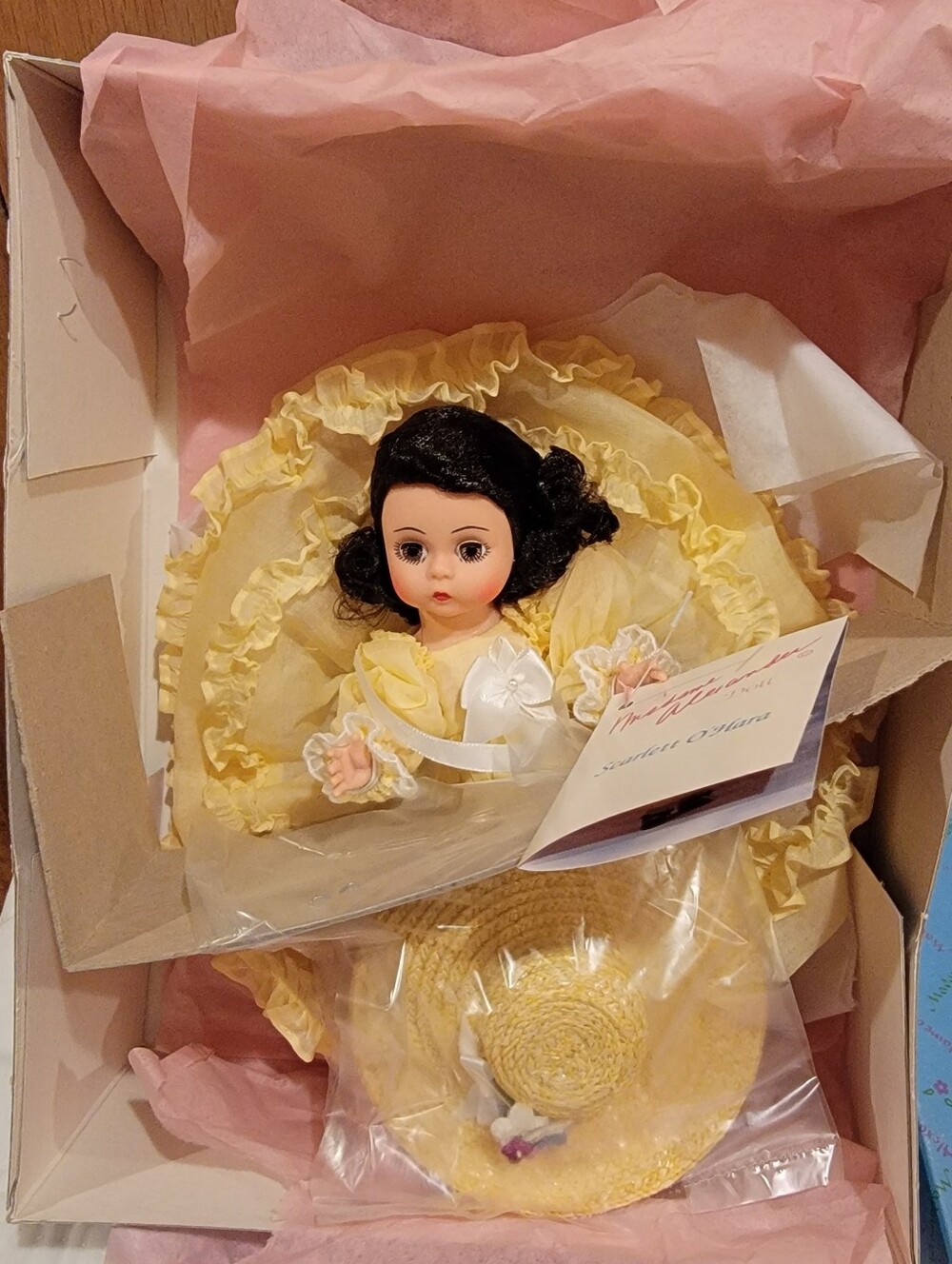 Madame Alexander Doll Scarlett O'Hara #93-8 Yellow Hoop Dress Outfit Hat in Box